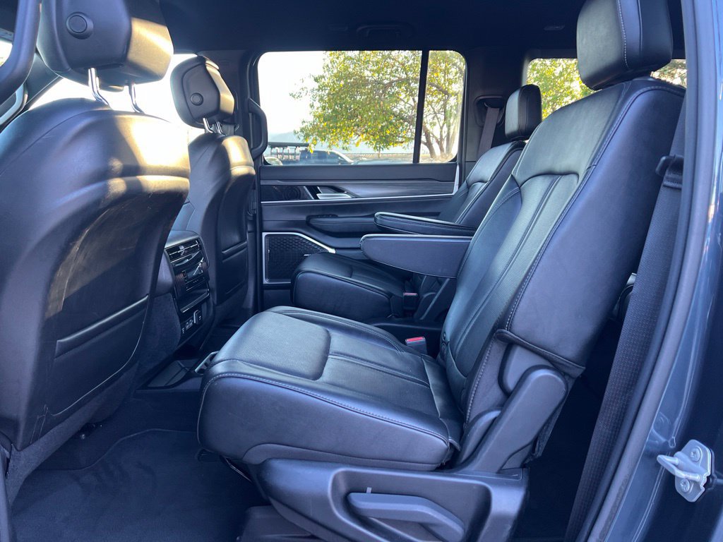 Used 2024 Jeep Wagoneer Series II AWD/4WD image 19
