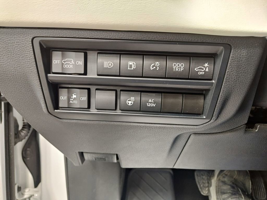 Used 2024 Toyota Sequoia Capstone AWD/4WD image 27