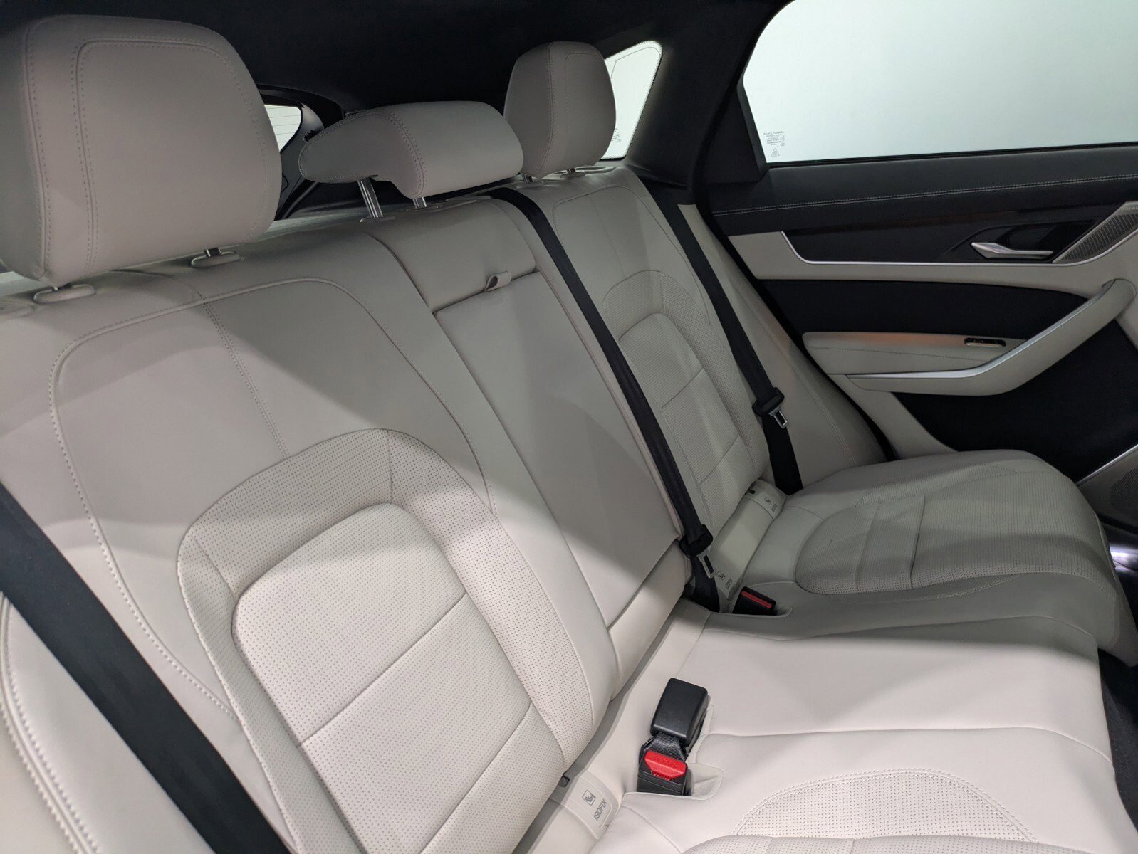 New 2026 Jaguar F-PACE R-Dynamic S image 23