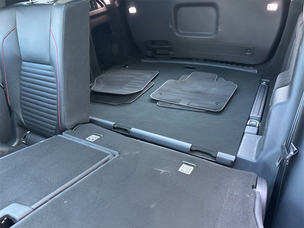 Used 2020 Land Rover Discovery Sport SE R-Dynamic image 24