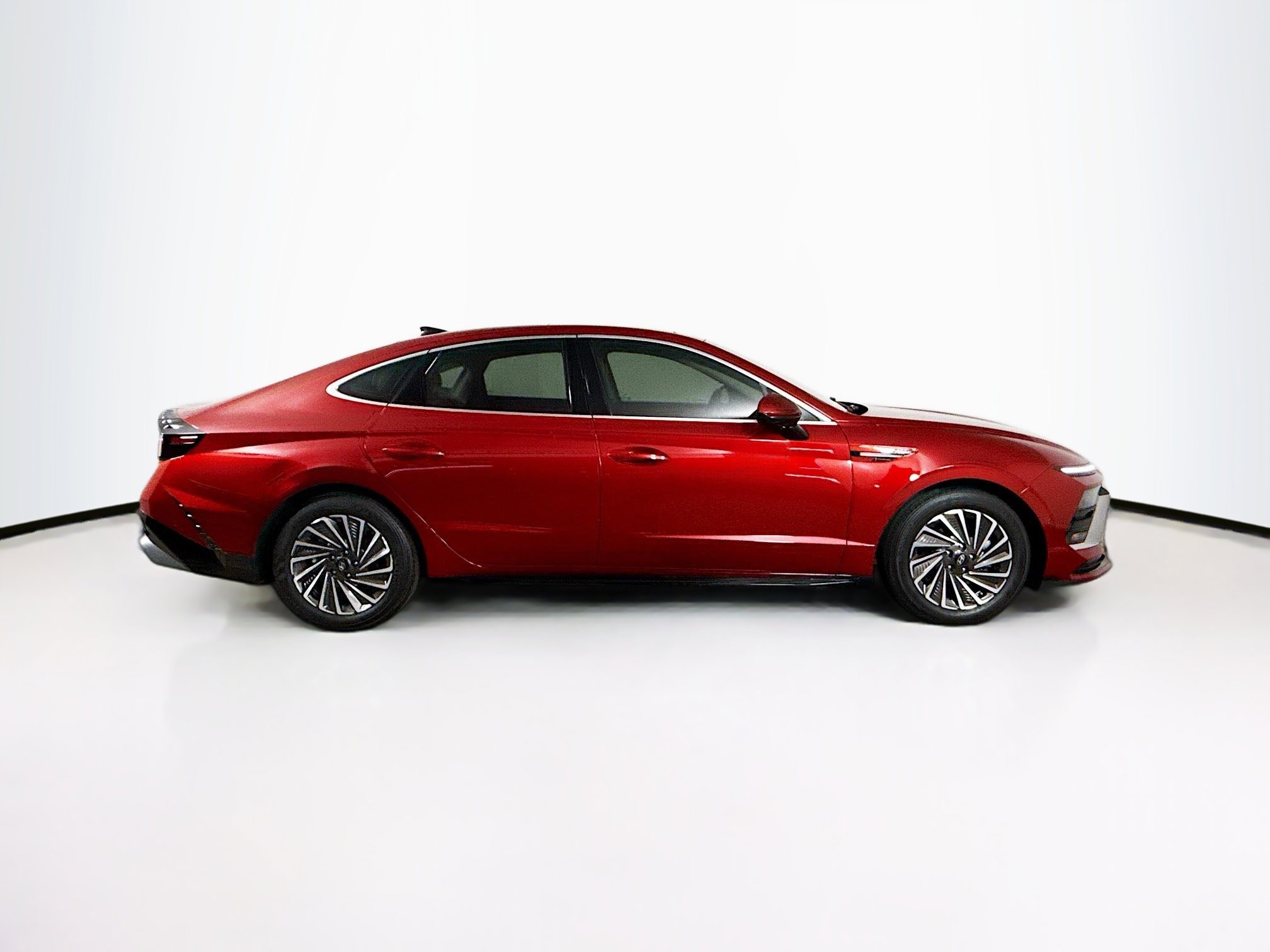 Used 2025 Hyundai Sonata Limited FWD image 2