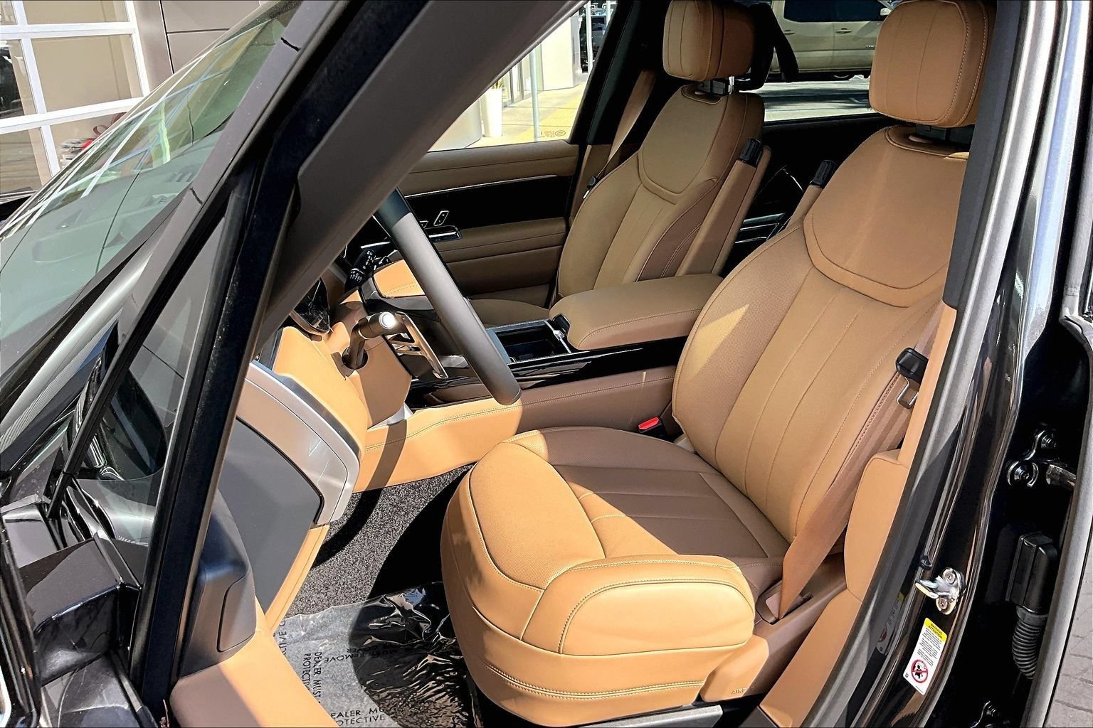 New 2026 Land Rover Range Rover Long Wheelbase SE AWD/4WD image 9