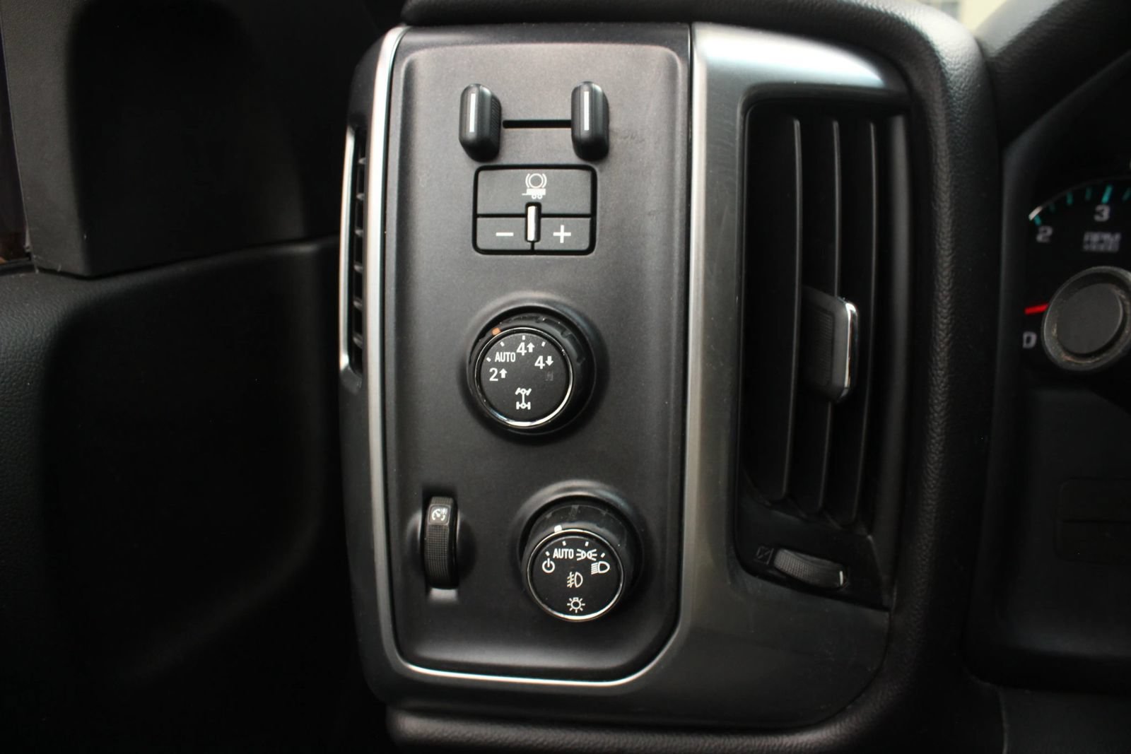 Used 2016 Chevrolet Silverado 1500 LT w/ All Star Edition AWD/4WD image 27