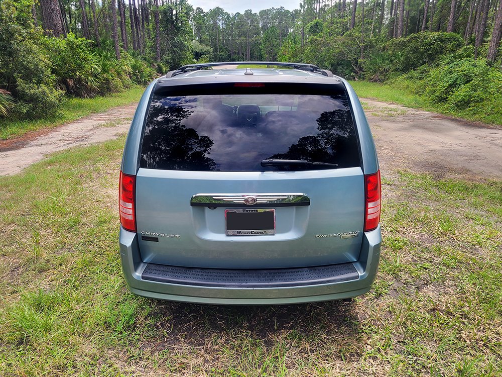 Used 2009 Chrysler Town & Country LX w/ Entertainment Group #1 image 5