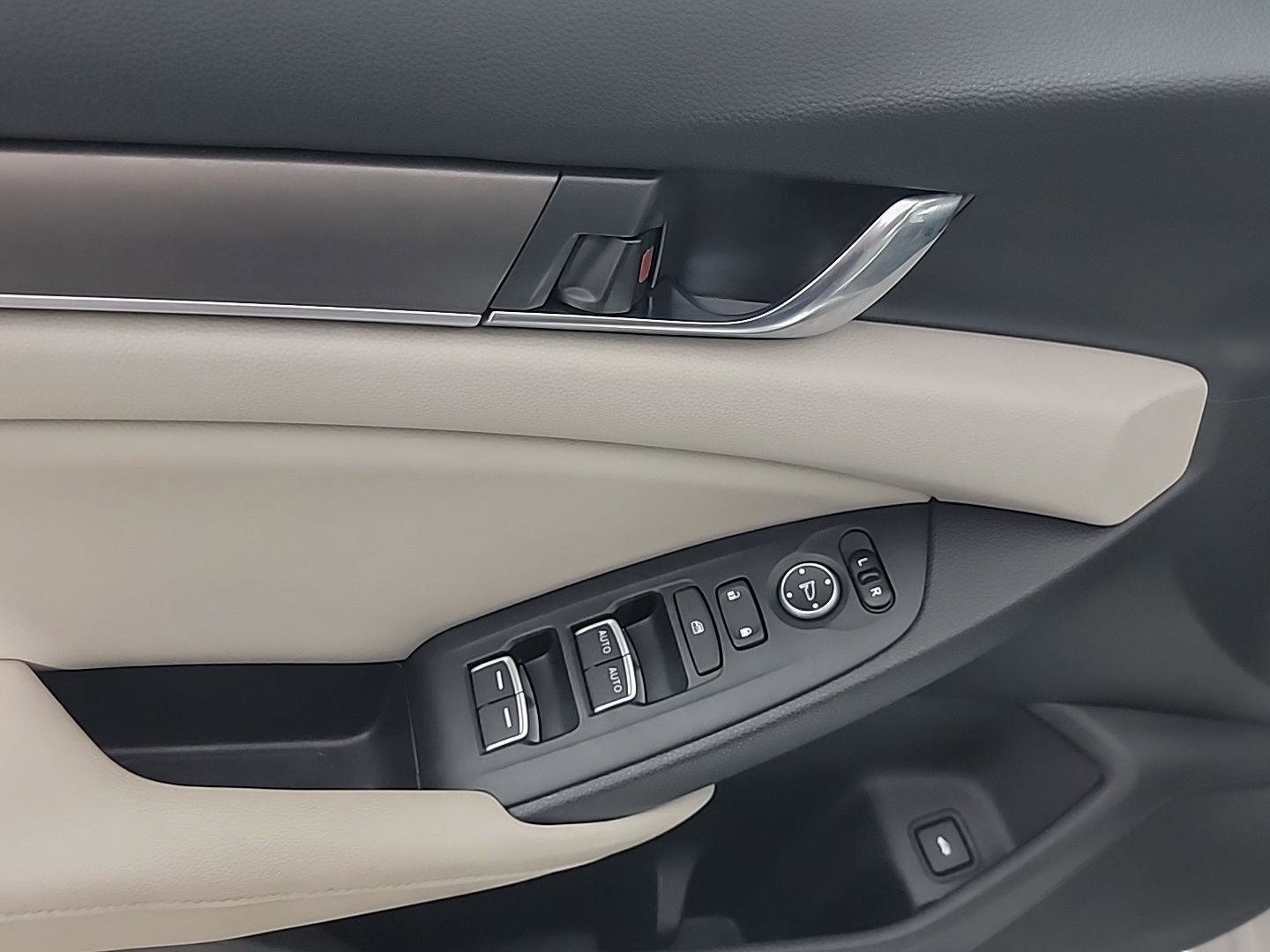 Certified 2018 Honda Accord LX image 34