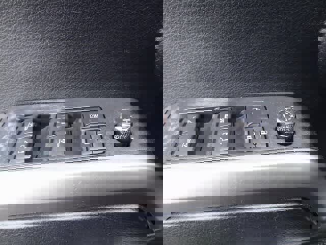 Used 2016 Toyota Tacoma SR5 w/ SR5 Appearance Package (SN) image 8