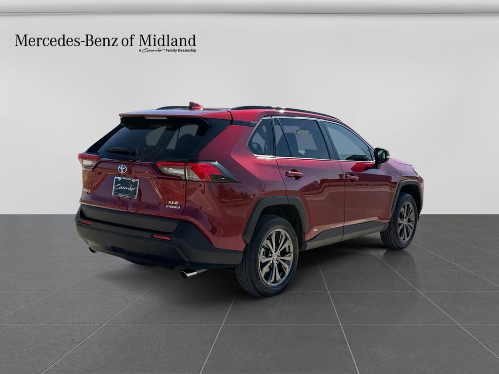 Used 2022 Toyota RAV4 XLE Premium image 7