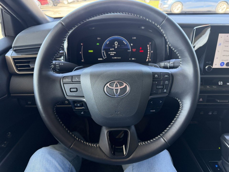 Used 2025 Toyota Camry SE AWD/4WD image 14