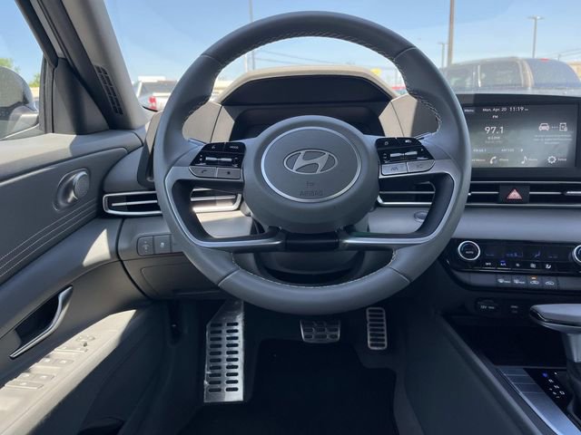 Used 2025 Hyundai Elantra Sport image 13