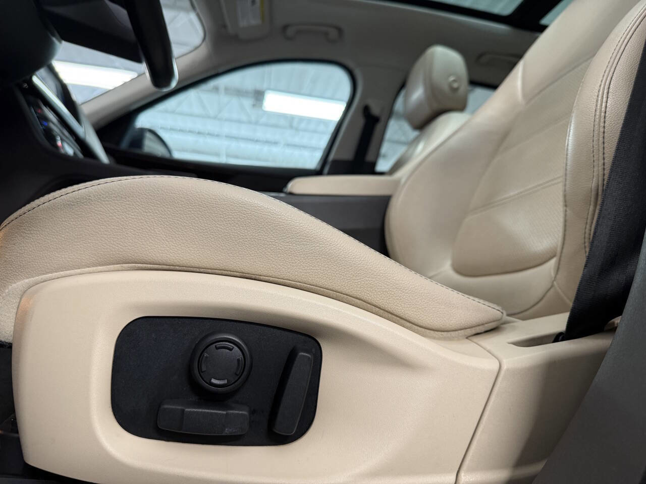 Used 2017 Jaguar F-PACE Prestige image 24