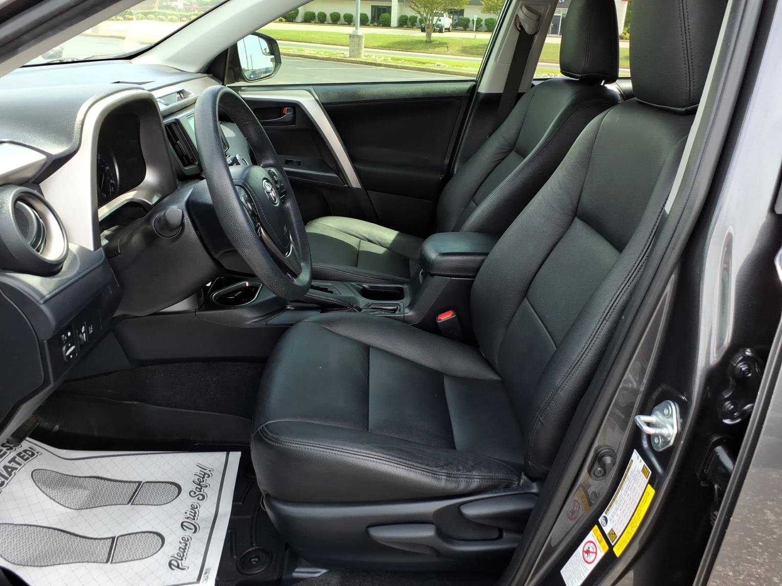 Used 2018 Toyota RAV4 LE FWD image 13