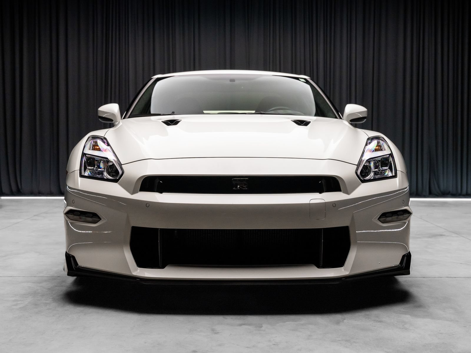 Used 2024 Nissan GT-R w/ Floor Mat Package AWD/4WD image 17