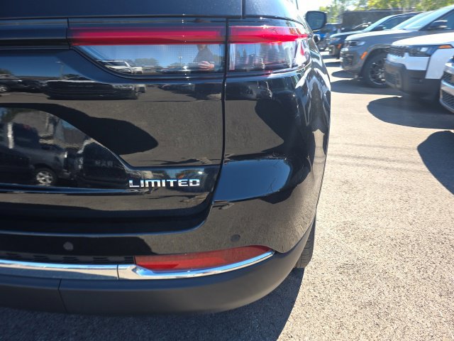 Used 2024 Jeep Grand Cherokee Limited AWD/4WD image 8
