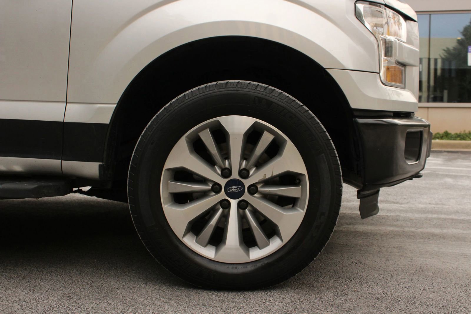 Used 2016 Ford F150 XLT AWD/4WD image 4