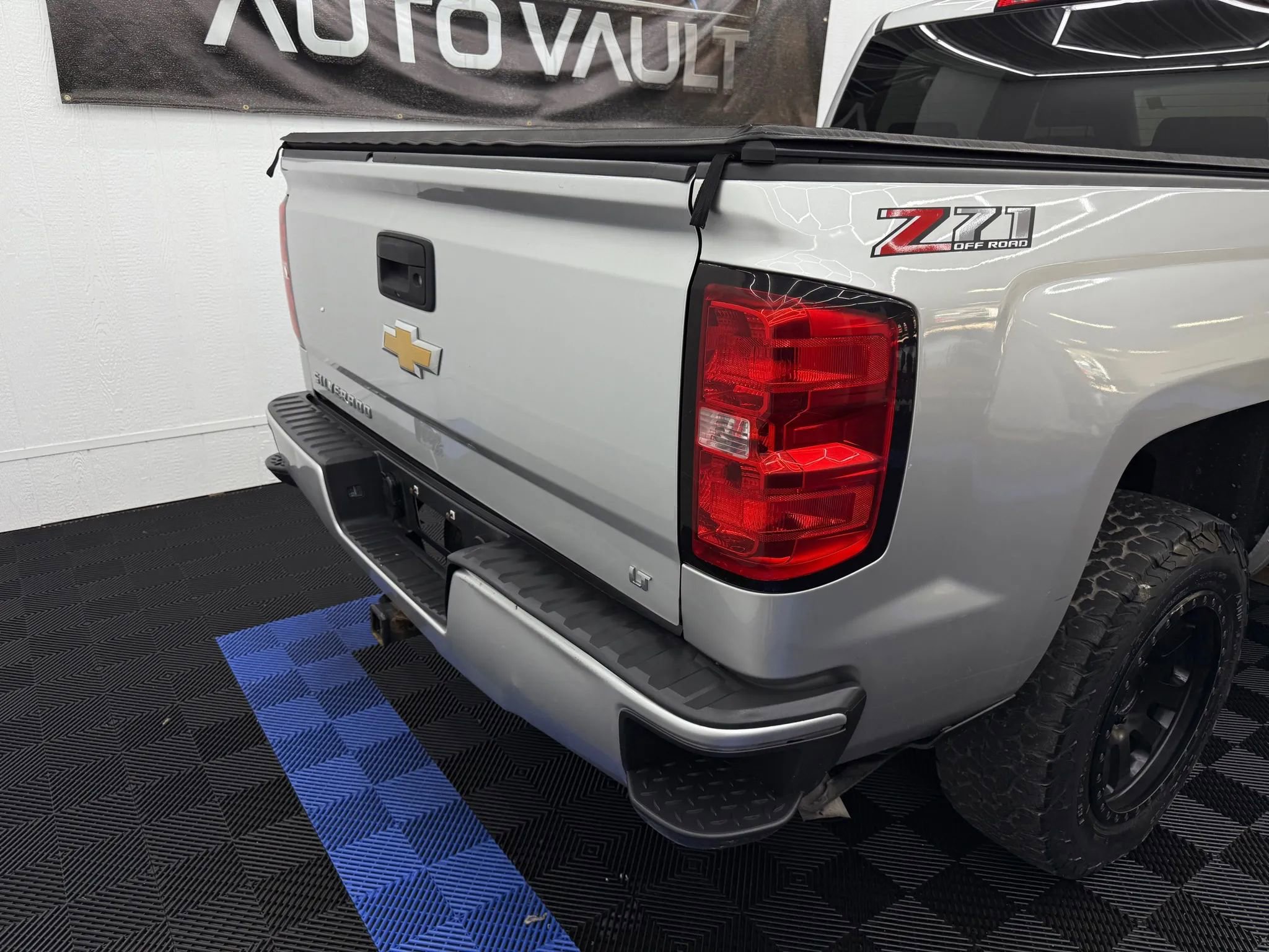 Used 2018 Chevrolet Silverado 1500 LT w/ All Star Edition image 3