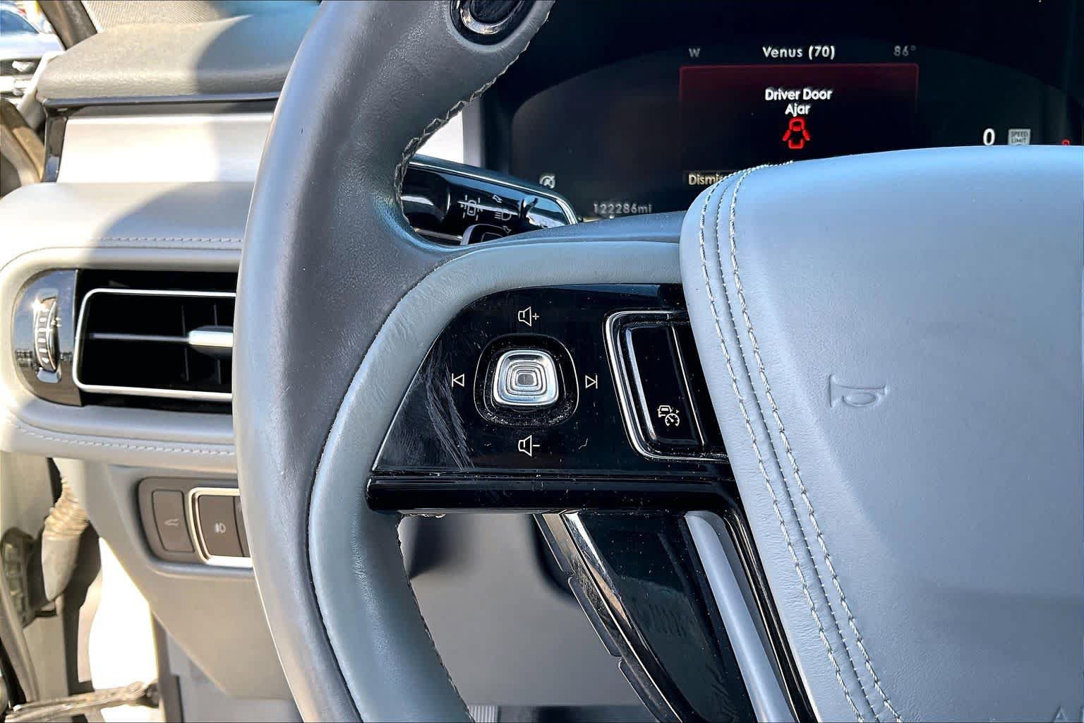 Used 2020 Lincoln Aviator Reserve w/ Equipment Group 201A RWD image 22