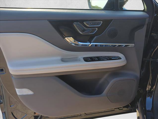 Used 2024 Lincoln Corsair AWD w/ Equipment Group 101A image 8