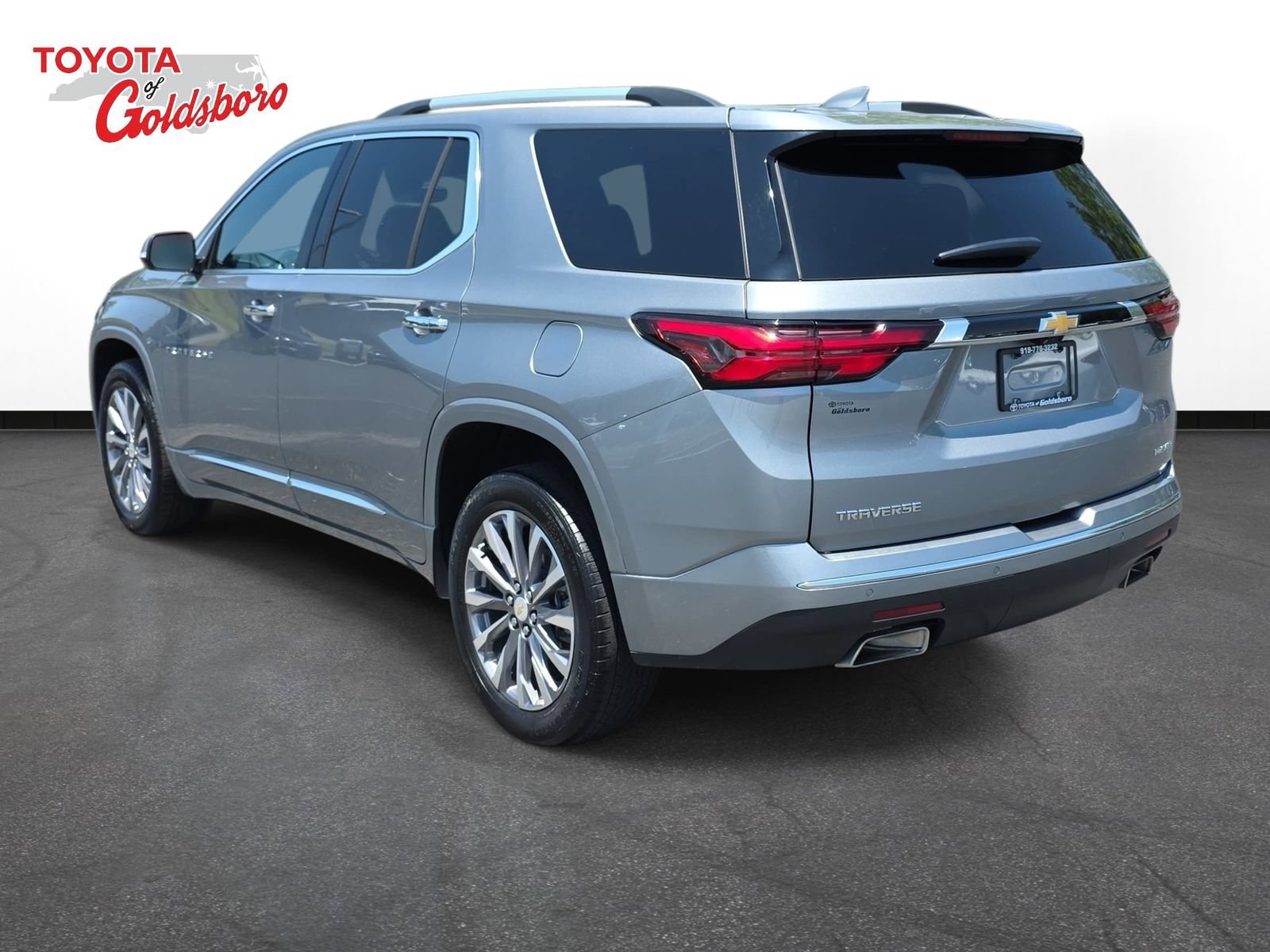 Used 2023 Chevrolet Traverse Premier FWD image 7