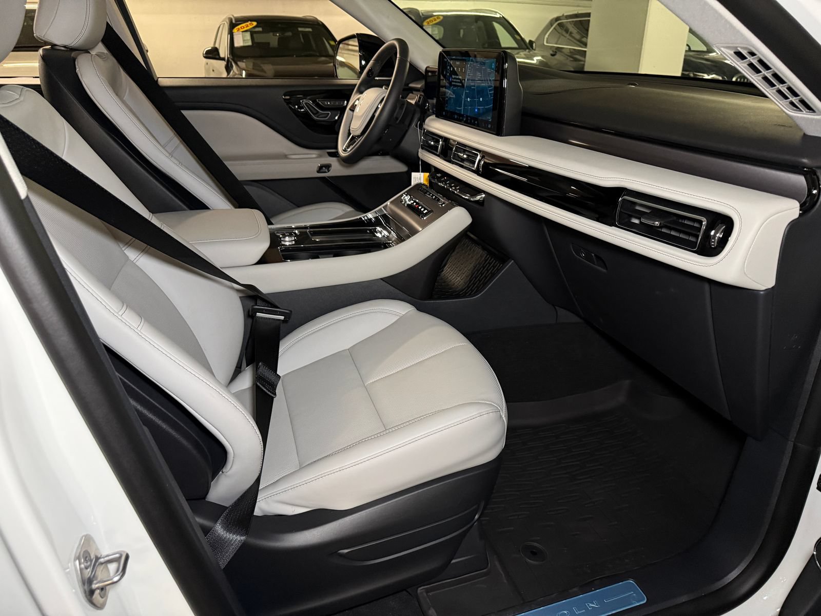 New 2026 Lincoln Aviator AWD image 9