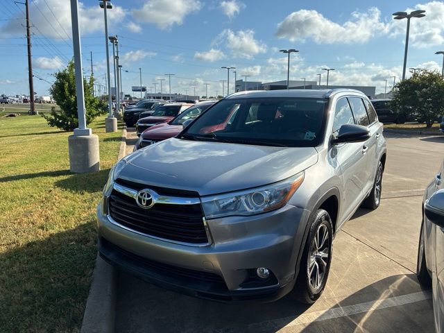 Used 2016 Toyota Highlander XLE FWD image 1