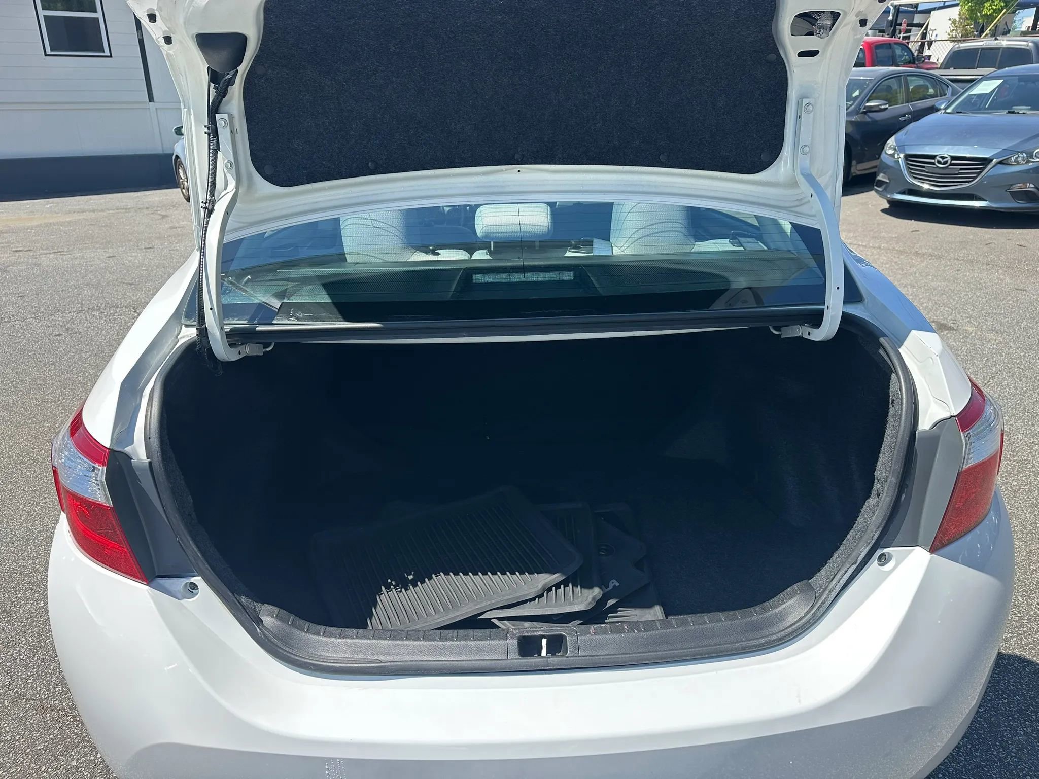 Used 2015 Toyota Corolla L image 16