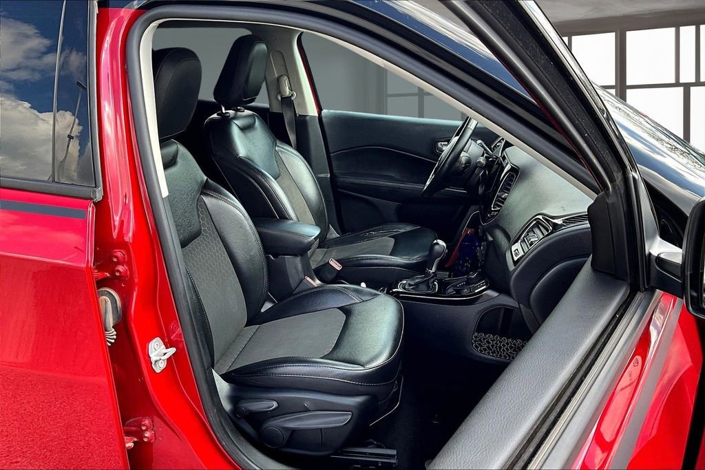 Used 2018 Jeep Compass Latitude w/ Popular Equipment Group image 8