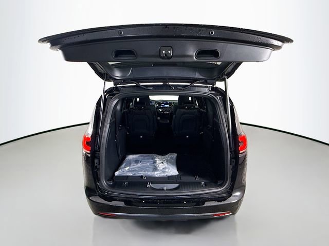 New 2026 Chrysler Pacifica Select w/ S Appearance Package image 23
