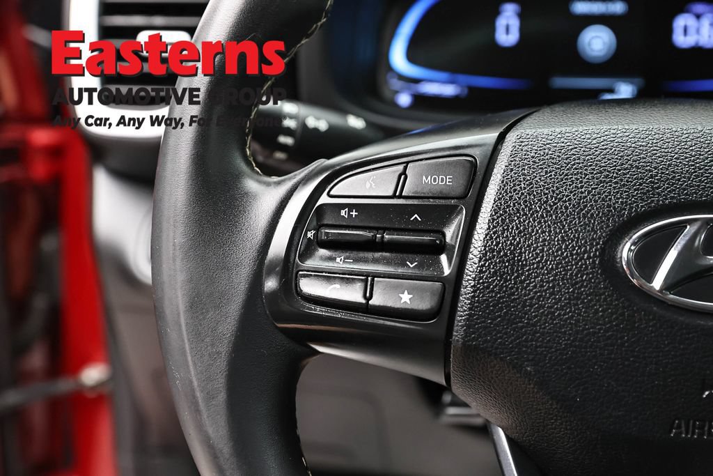 Used 2024 Hyundai Venue Limited FWD image 14