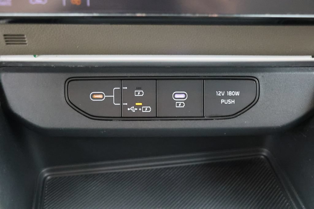 Used 2025 Kia Carnival FWD image 25