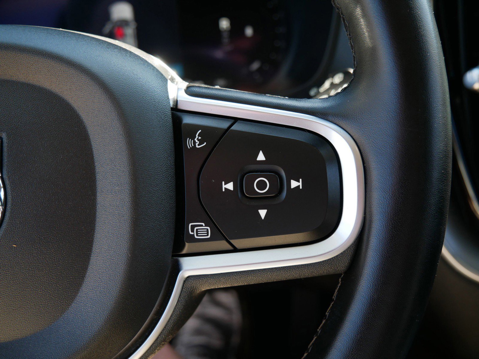 Certified 2023 Volvo XC60 B5 Core w/ Climate Package AWD/4WD image 32