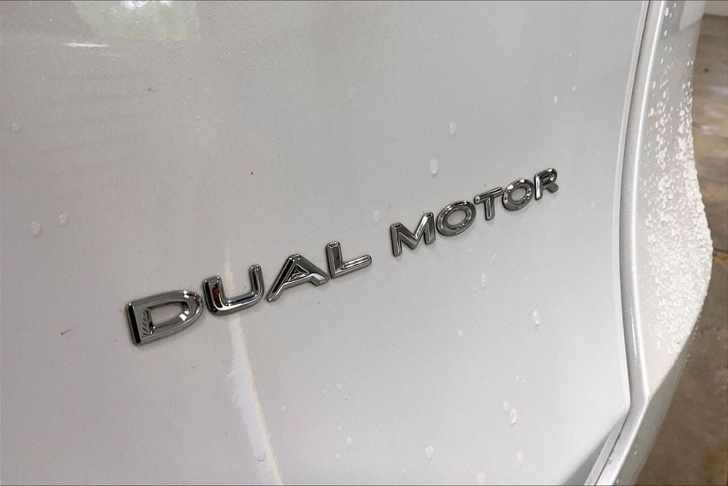 Used 2023 Tesla Model Y Long Range AWD/4WD image 24
