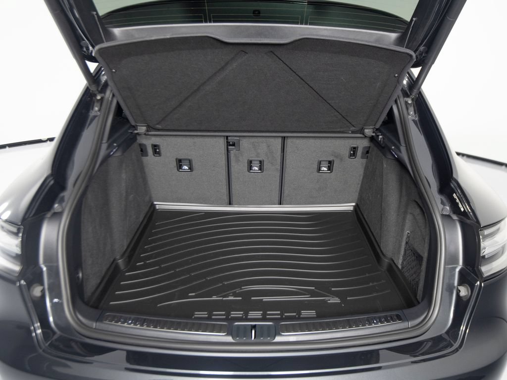 Certified 2026 Porsche Macan AWD/4WD image 46