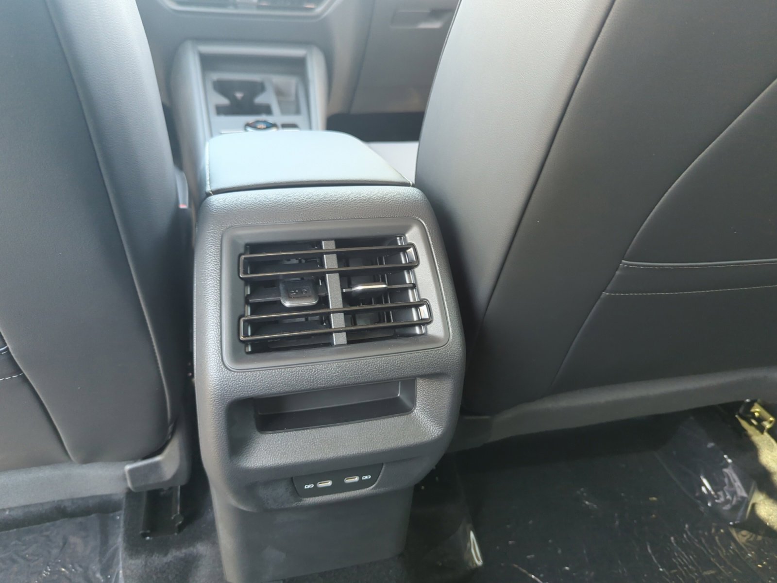 New 2025 Volkswagen Tiguan SE image 30