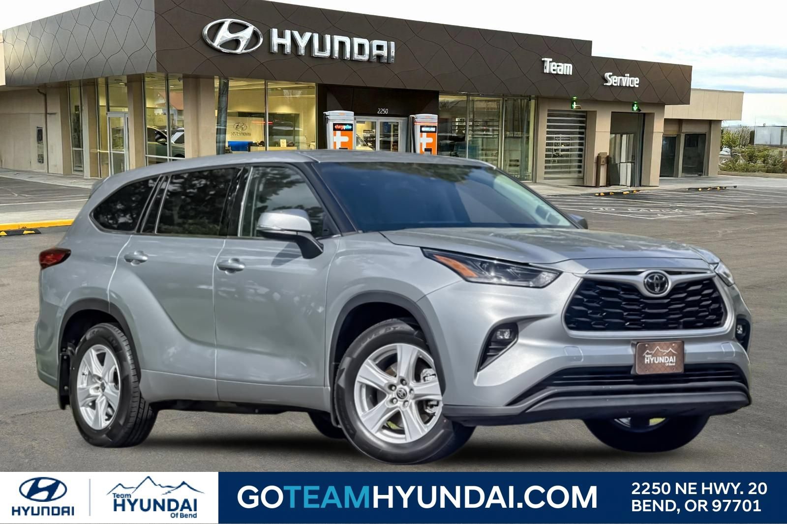 Used 2021 Toyota Highlander LE AWD/4WD video 1