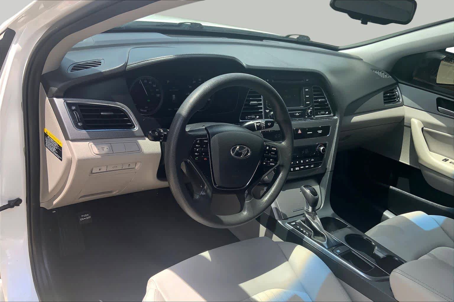 Used 2016 Hyundai Sonata SE FWD image 18