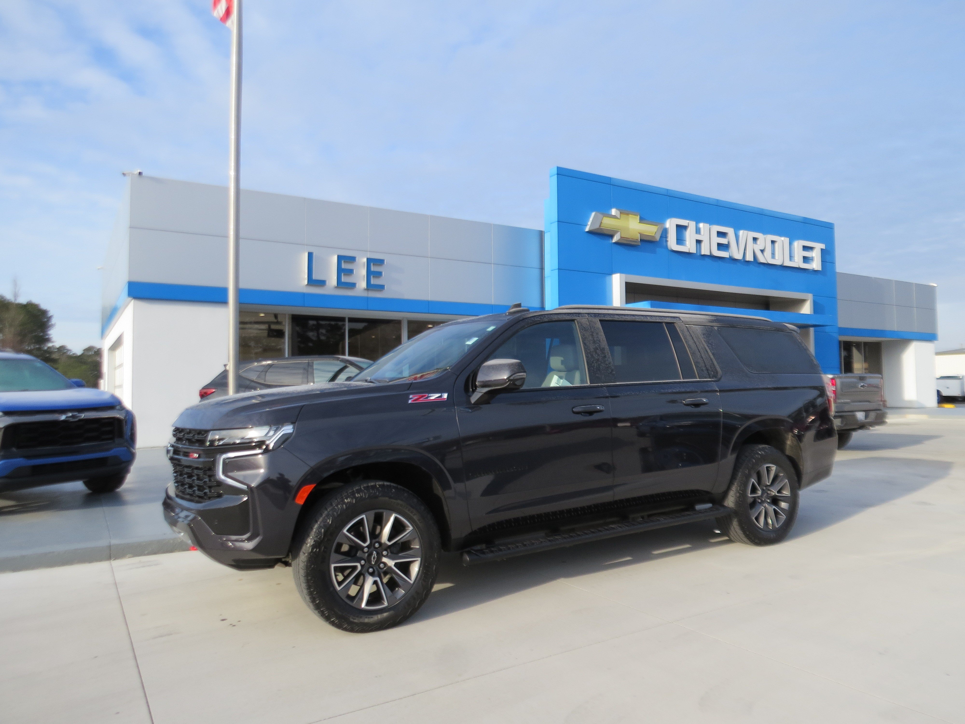 Used 2024 Chevrolet Suburban Z71 w/ Luxury Package AWD/4WD image 1