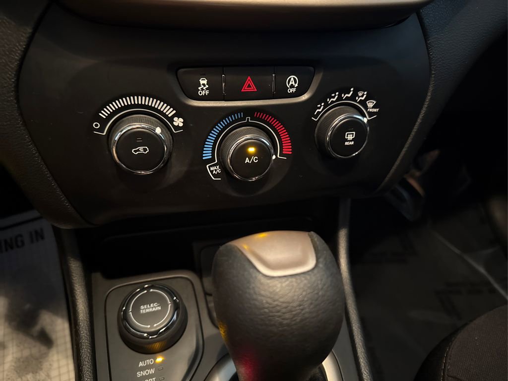 Used 2018 Jeep Cherokee Latitude image 29