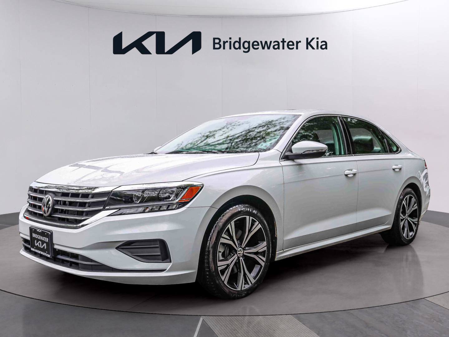 Used 2021 Volkswagen Passat 2.0T SE FWD image 3