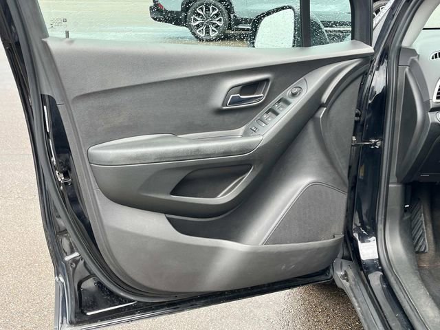 Used 2018 Chevrolet Trax LT w/ LT Convenience Package image 26