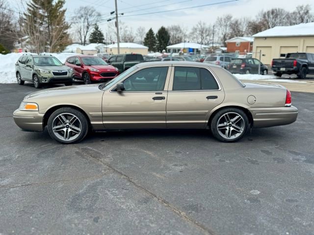 Used 2005 Ford Crown Victoria image 4