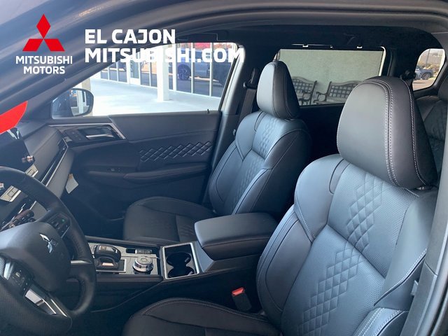 Used 2025 Mitsubishi Outlander SEL Black Edition image 13