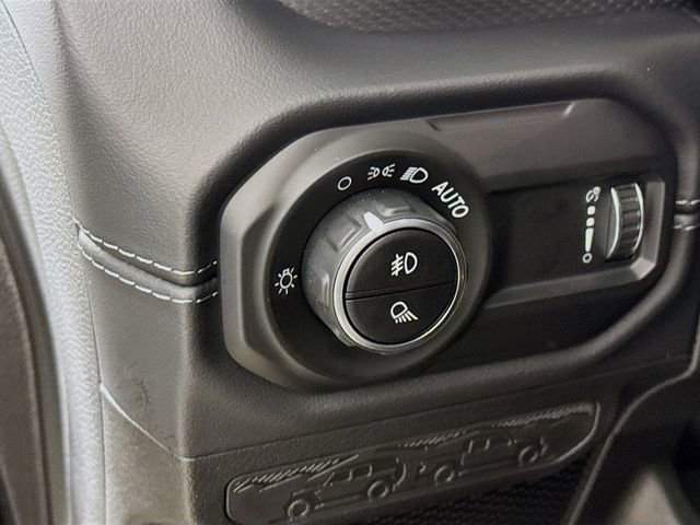Used 2025 Jeep Gladiator Rubicon image 12