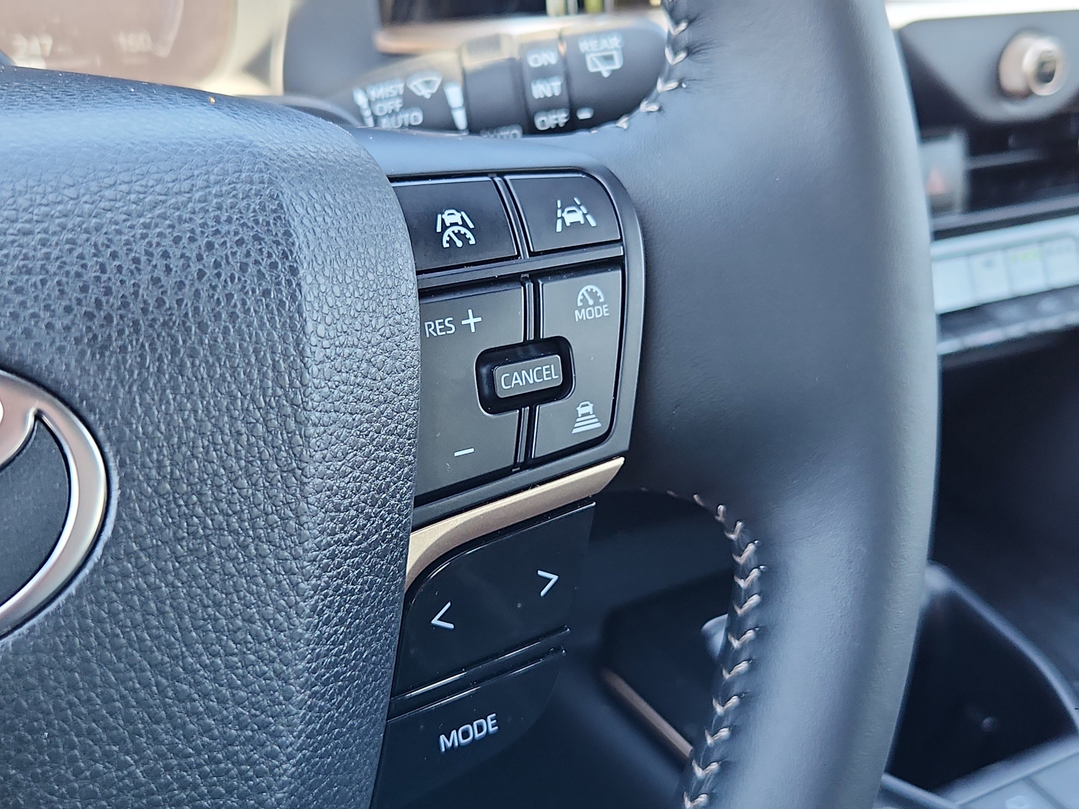 Used 2025 Toyota Crown Signia w/ Advanced Technology Package image 19