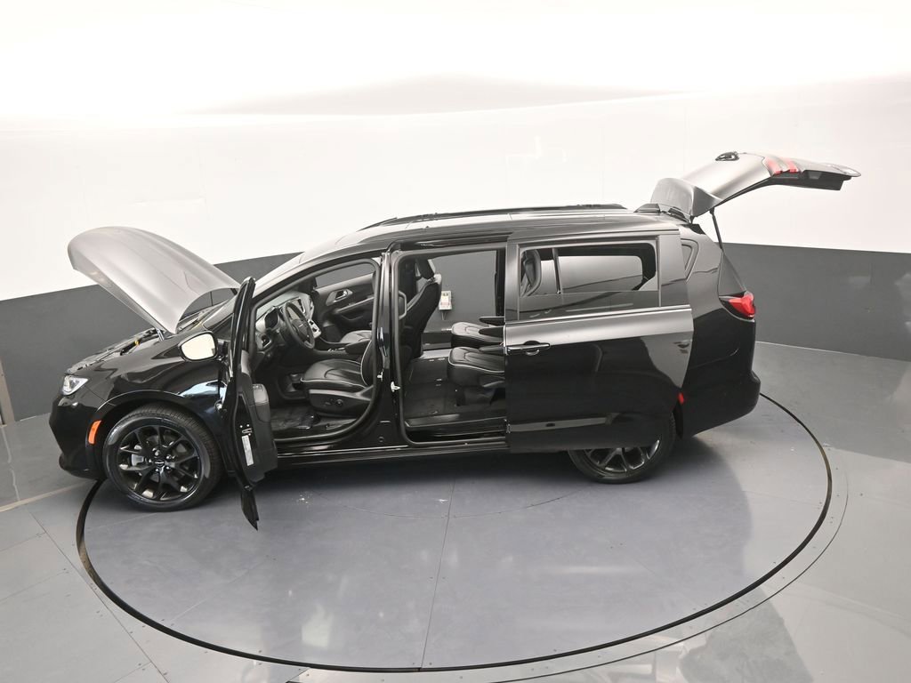 Used 2024 Chrysler Pacifica Limited w/ S Appearance Package image 75