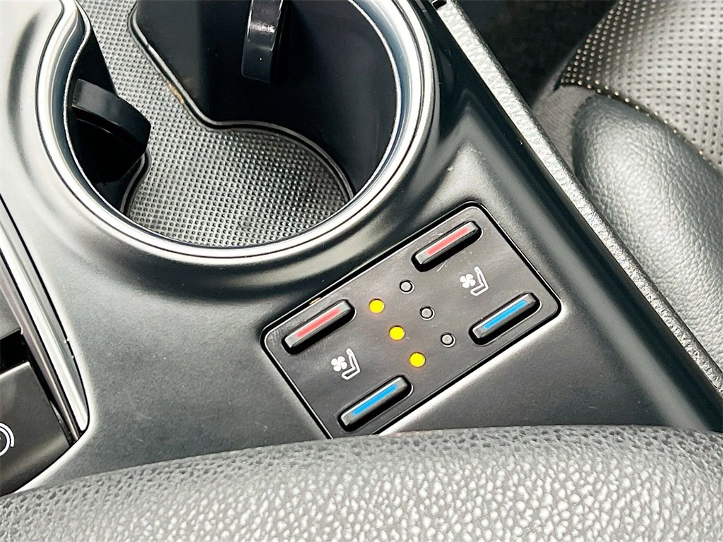 Used 2020 Toyota Camry XSE image 20