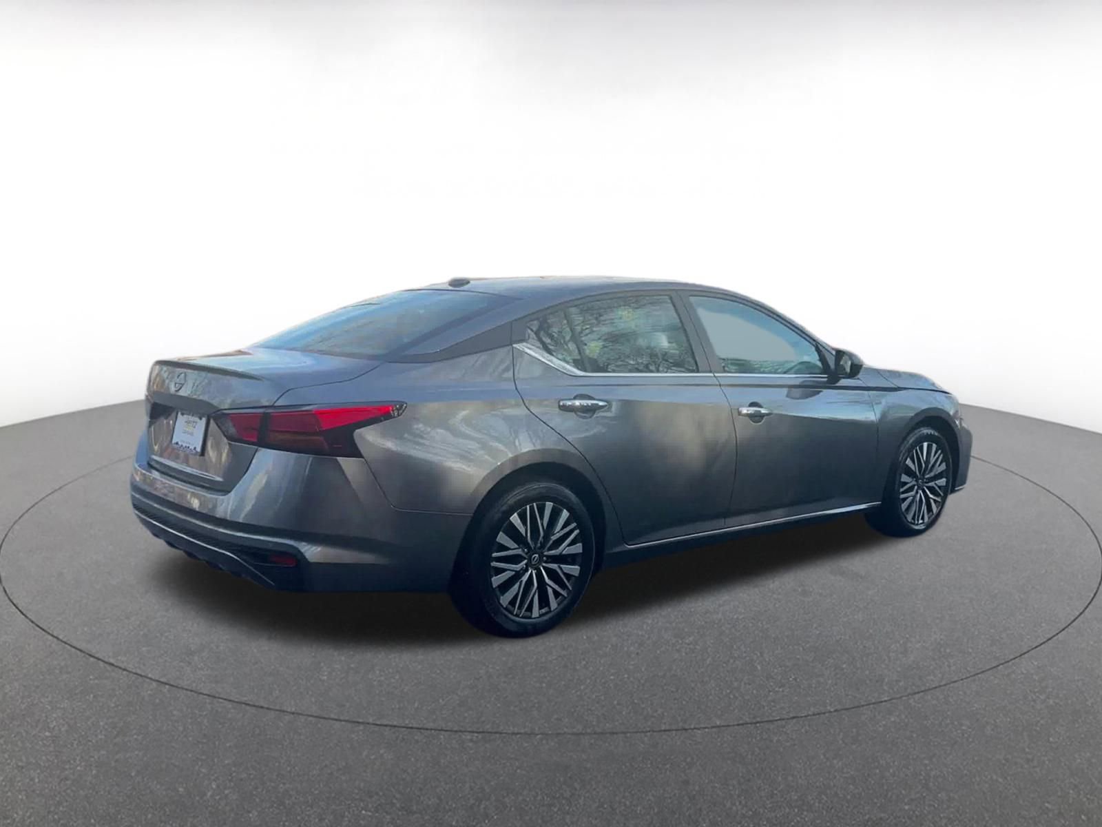 Used 2025 Nissan Altima 2.5 SV image 14