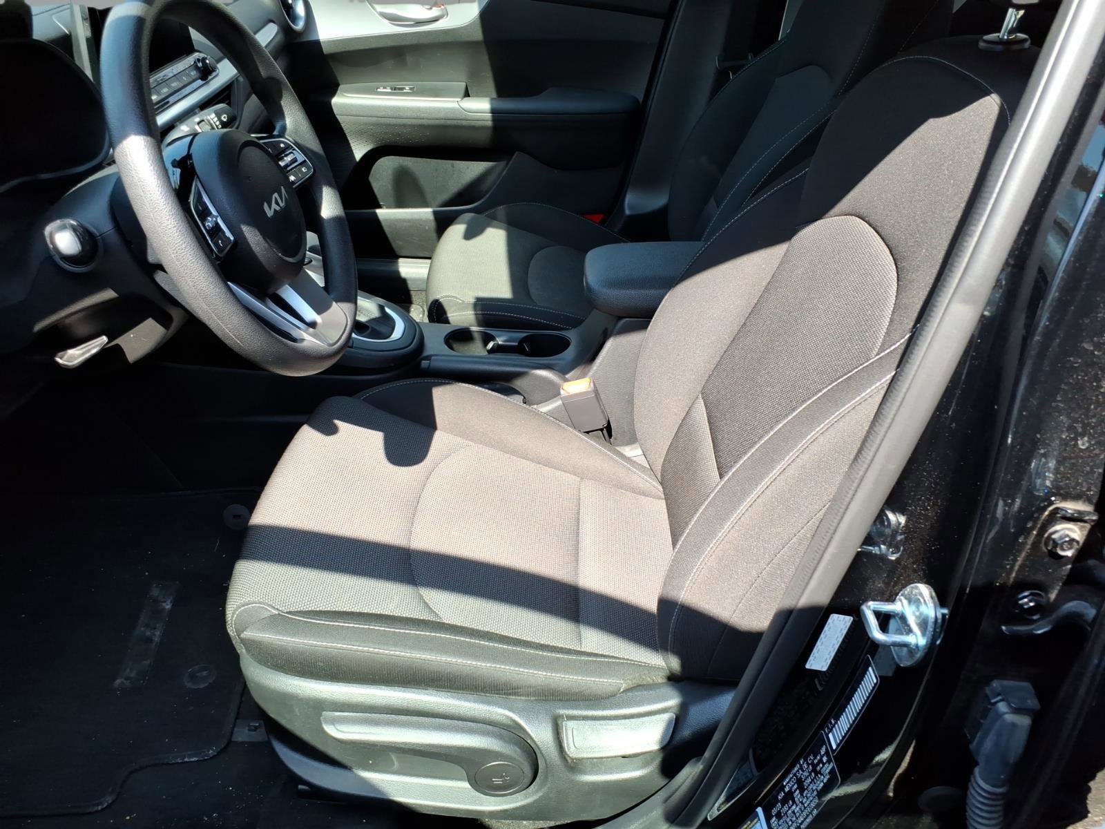 Used 2023 Kia Forte LXS w/ LXS Technology Package FWD image 9