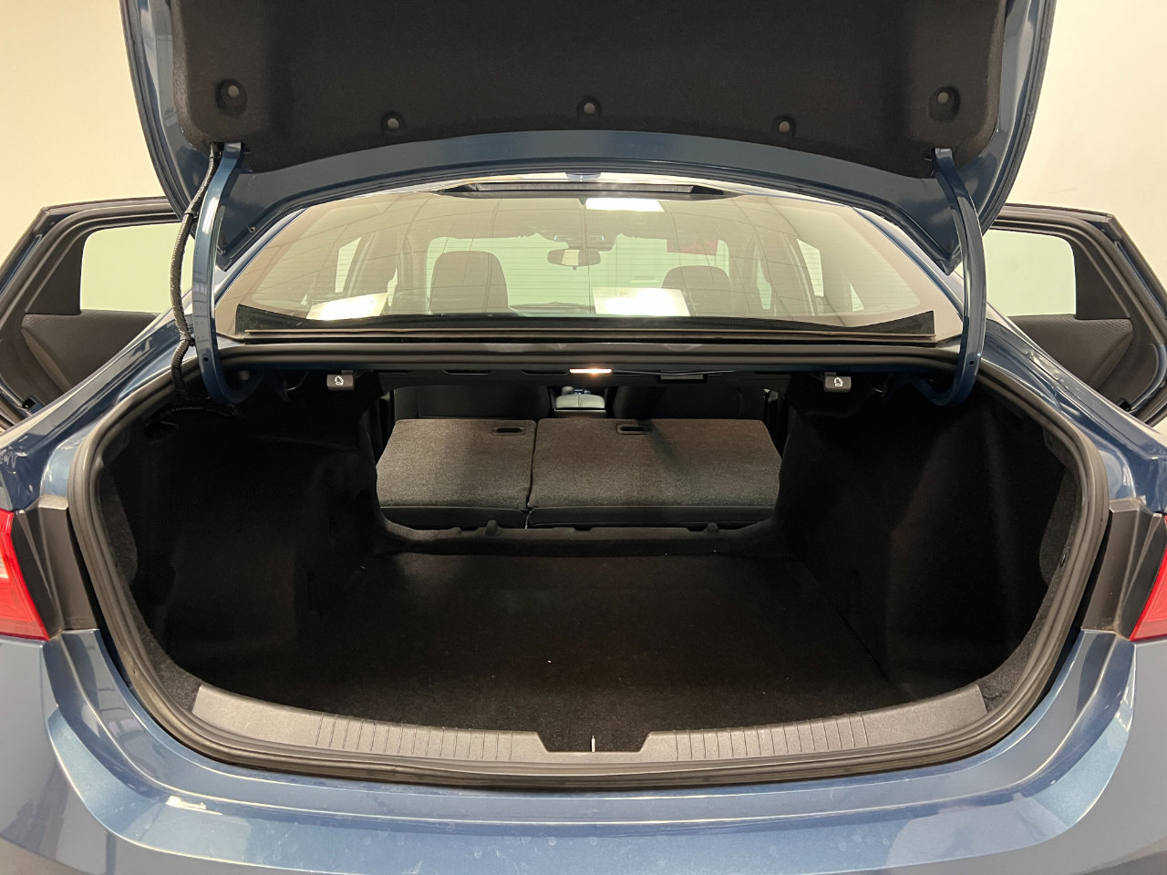 Used 2024 Chevrolet Malibu LT image 21