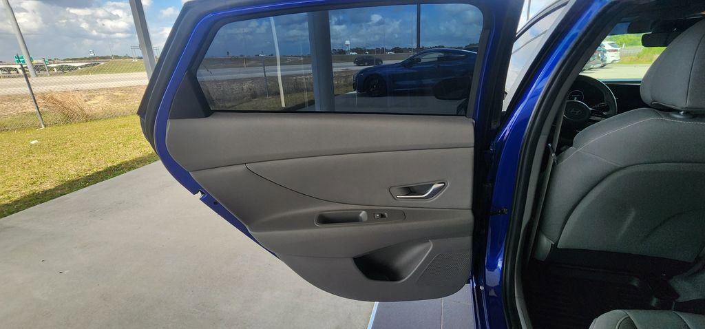 Used 2024 Hyundai Elantra SEL w/ Convenience Package FWD image 19