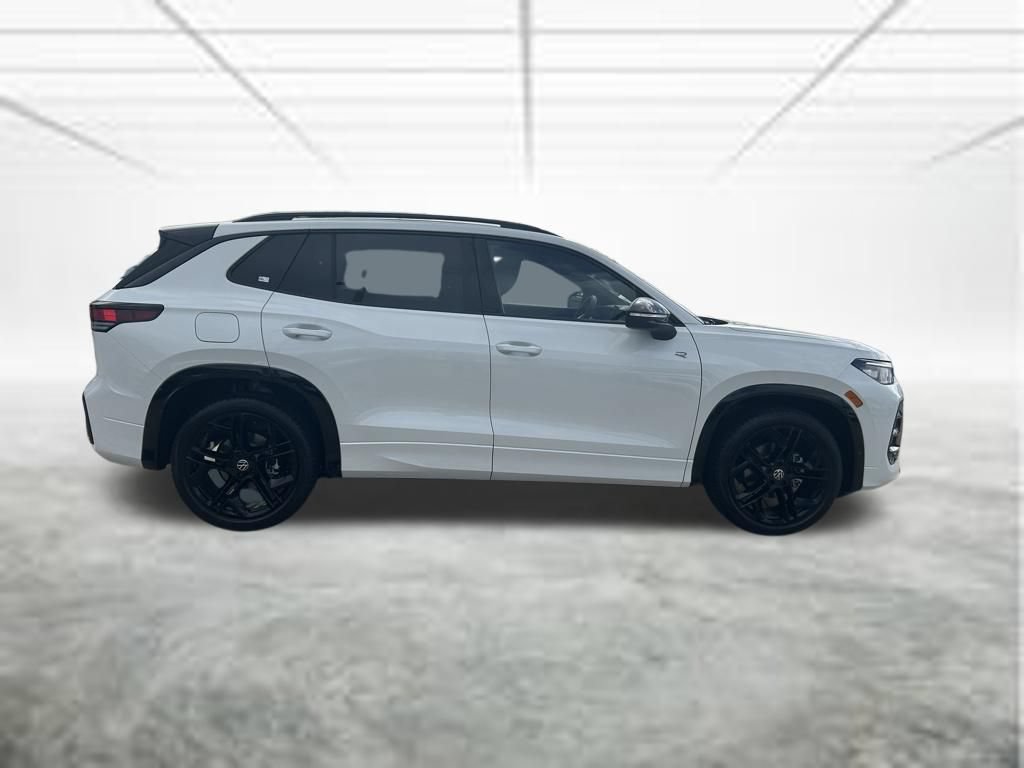 New 2026 Volkswagen Tiguan SE R-Line FWD image 6